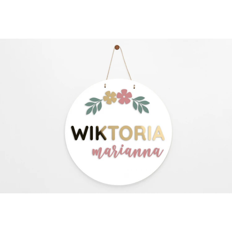 Drewniana tabliczka z imieniem dziecka - średnica 290mm - NAP068
