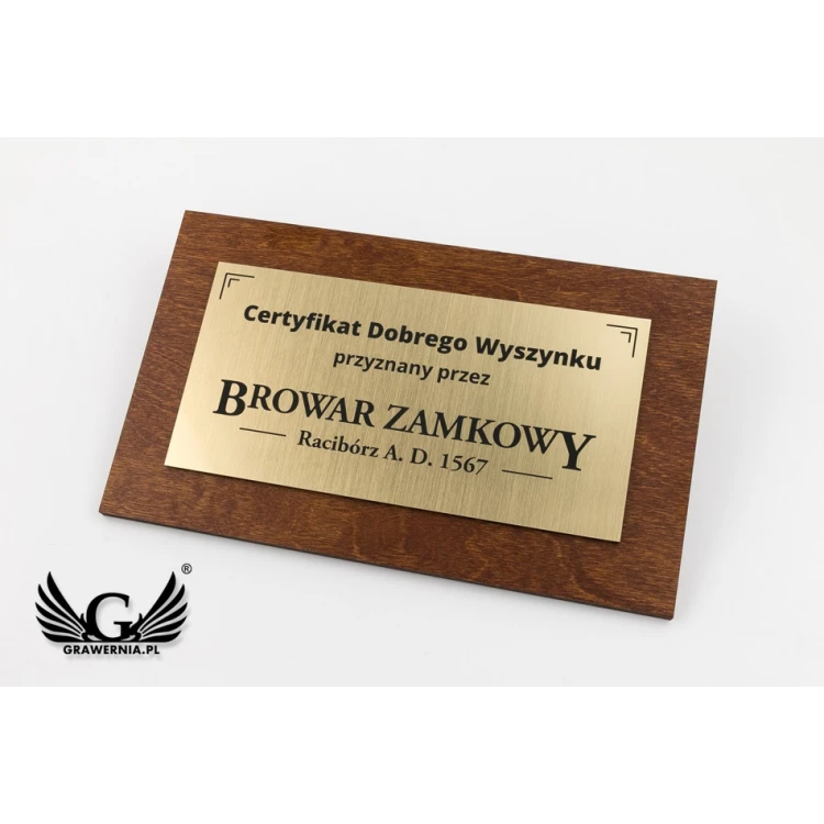 Drewniany certyfikat pamiątkowy z tabliczką grawerowaną - wymiary: 250x150mm - TAB104