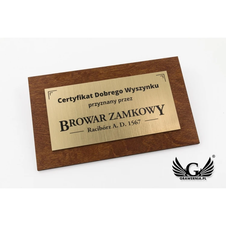 Drewniany certyfikat pamiątkowy z tabliczką grawerowaną - wymiary: 250x150mm - TAB104
