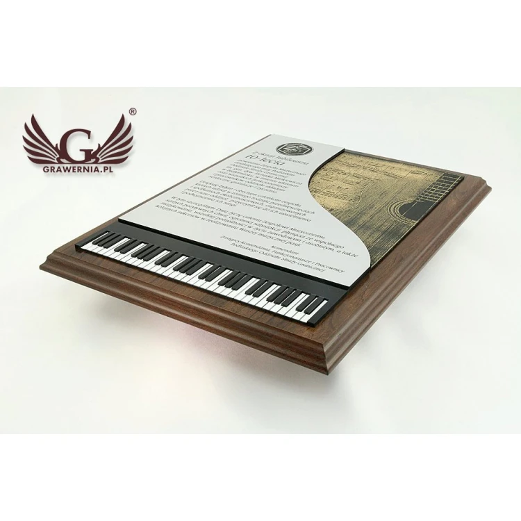 DYPLOM DLA PIANISTY GRAWEROWANY LASEREM - pionowy - SL039