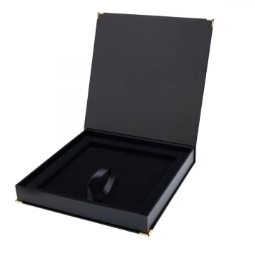 ETUI CZARNE KWADRATOWE do dyplomu 200x200mm