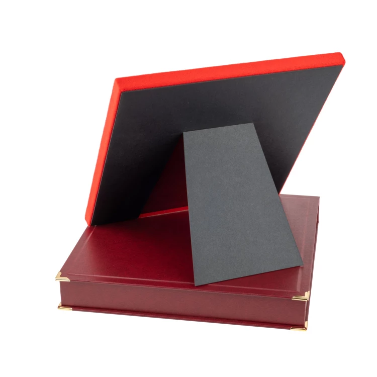 Etui czerwone kwadratowe do dyplomu 200x200mm - ET058
