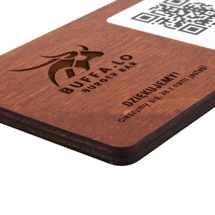 Menu z wymiennym kodem QR i logo firmy - drewno grawerowane - wym. 120x70mm - MEN024