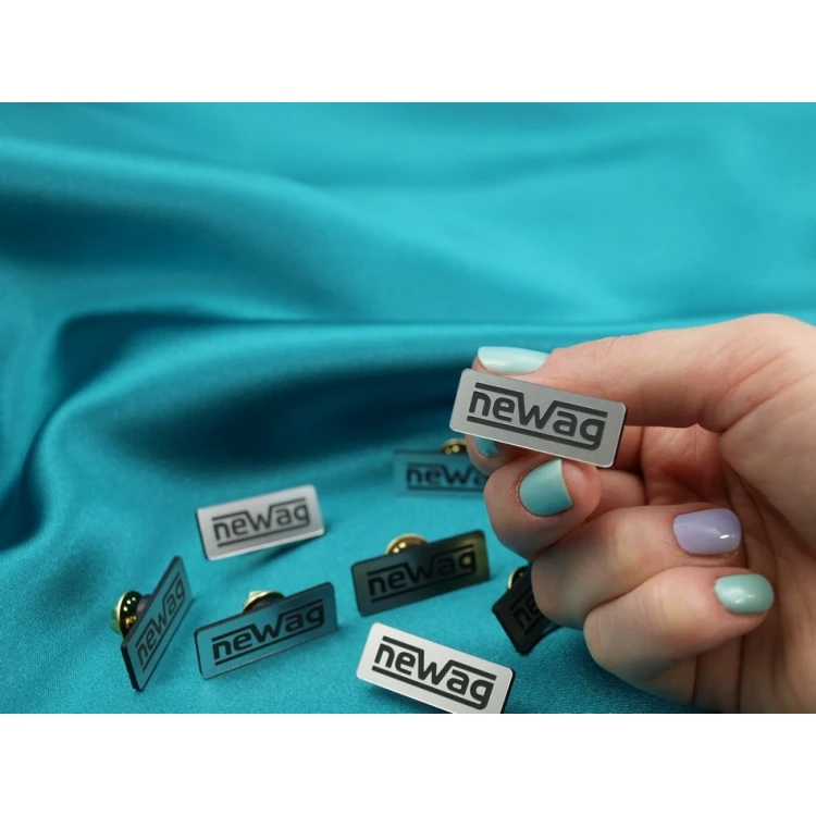 Przypinki/Pinsy mini z Twoim logo - grawer laserem - PS011