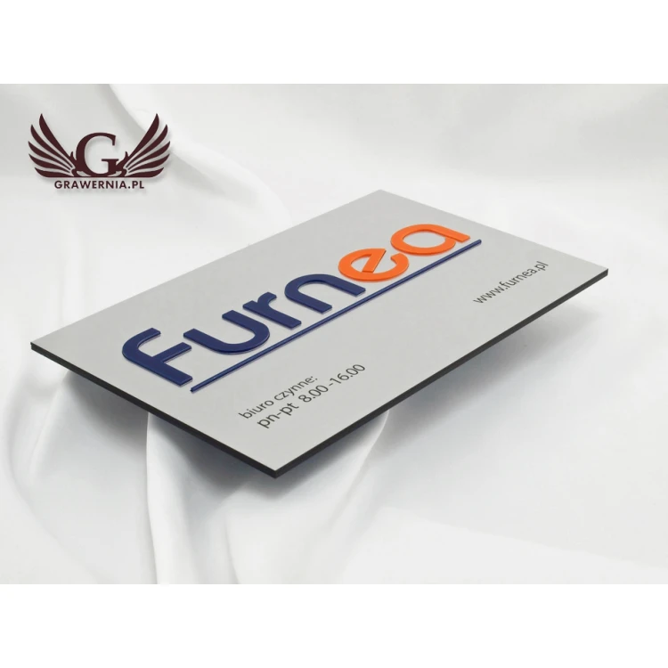 SZYLD FIRMOWY z WYPUKŁYM LOGO - srebrny - SZ067 - wymiary 300x179mm